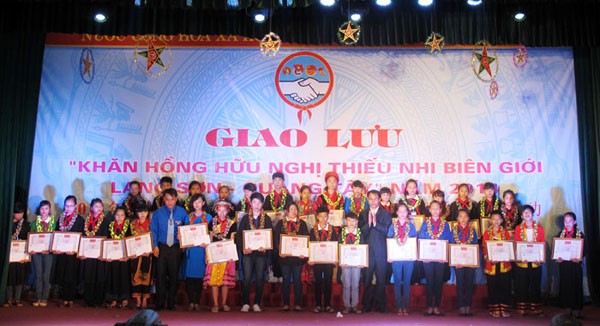 В провинции Лангшон прошла дружеская встреча между вьетнамскими и китайскими детьми - ảnh 1